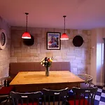 Retreats Islandview Roundstone