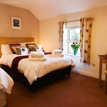 Retreats Islandview Roundstone